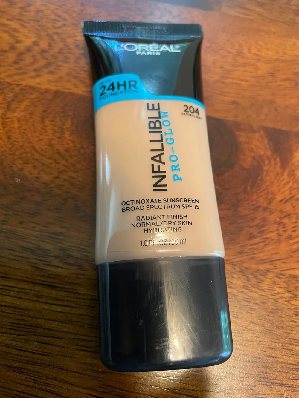 L'Oréal Paris Infallible Pro-Glow Foundation in shade 204 Natural Buff 1 fl oz